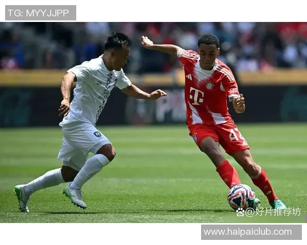 足球明星私密瞬间曝光引发热议球迷热情高涨社交媒体争相转发 足球明星私密瞬间曝光引发热议球迷热情高涨社交媒体争相转发