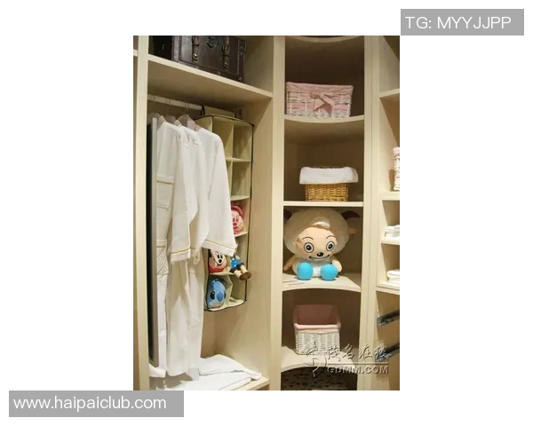 足球明星更衣室衣柜揭秘他们的私密生活与时尚选择 足球明星更衣室衣柜揭秘他们的私密生活与时尚选择